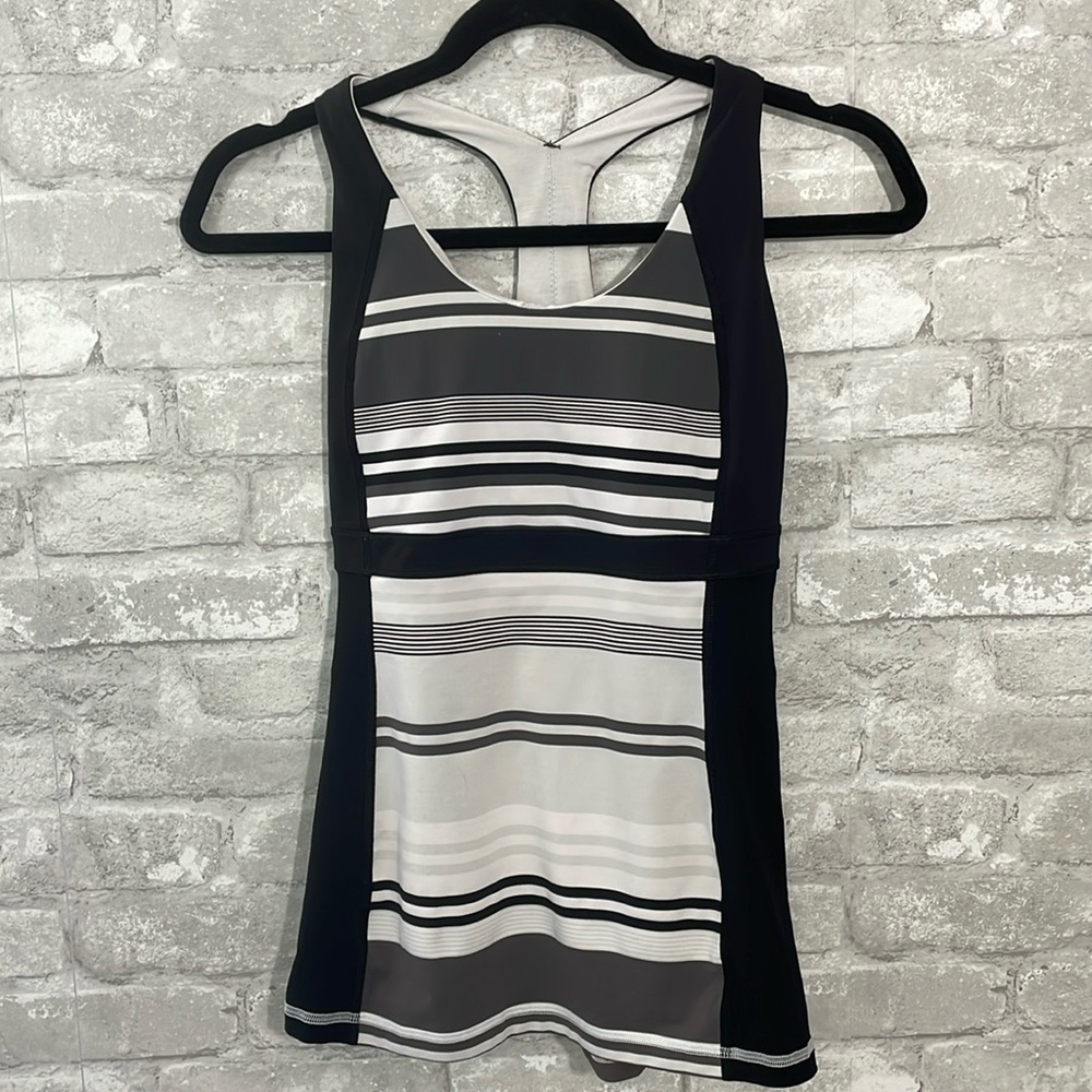 Lululemon Run: Fast Track Tank
Groovy Stripe Nimbus / Black
